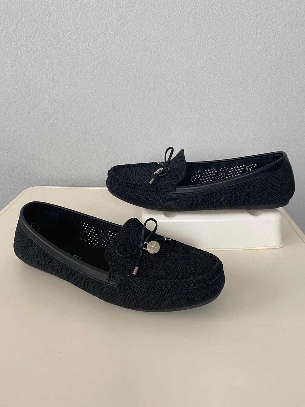 Tahari Black Knit Bow Loafers Women's 10 Moc Toe Slip-On Comfort Flats Preppy